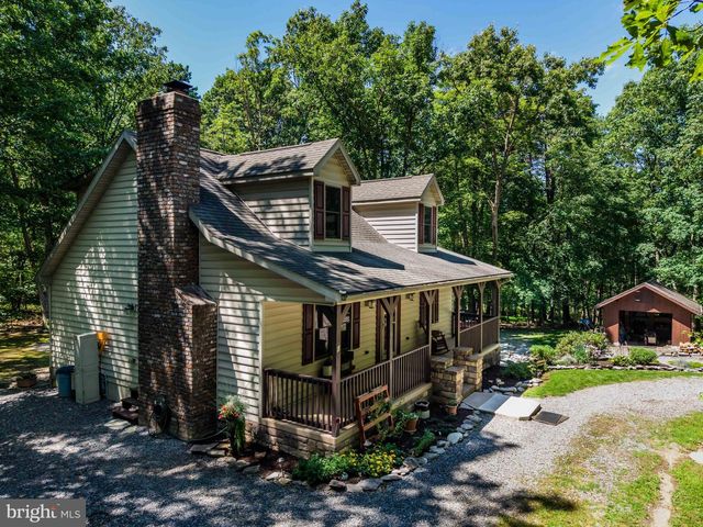 6 FOREST LN, Newville, PA 17241