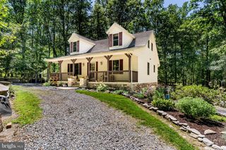 6 FOREST LN, Newville, PA 17241