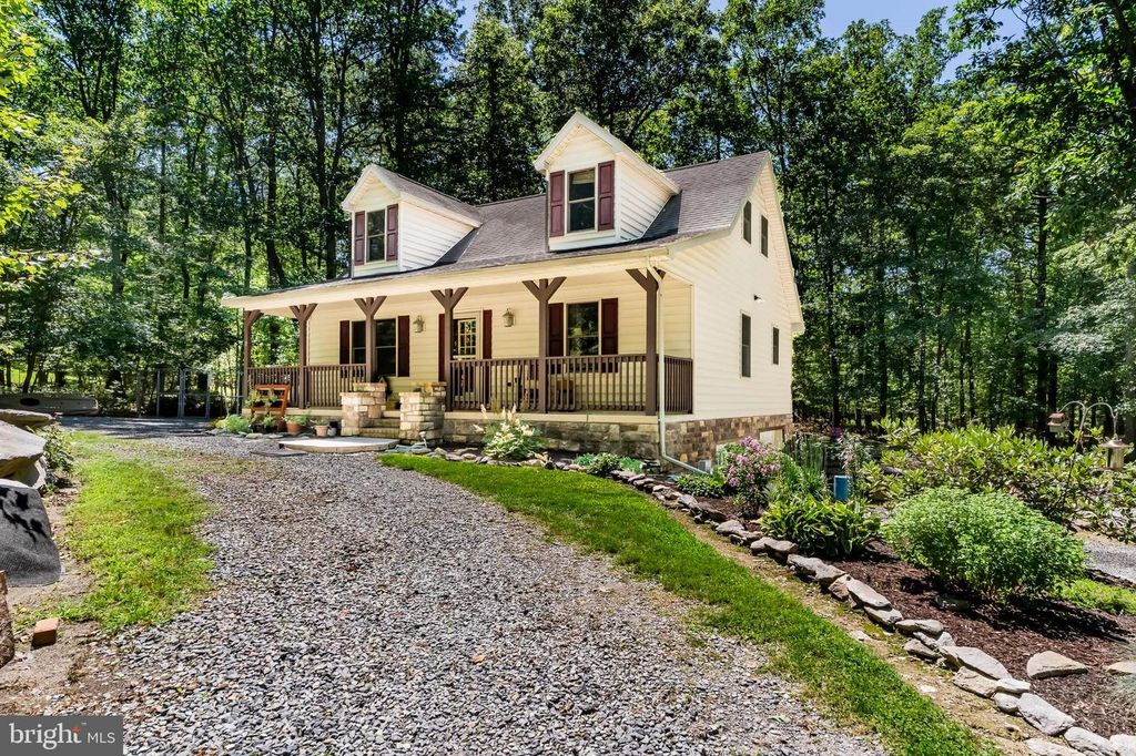 6 FOREST LN, Newville, PA 17241