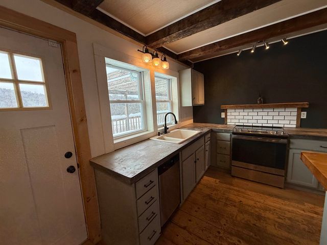 1110 Creek Road, Albany, VT 05845