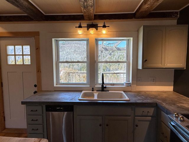 1110 Creek Road, Albany, VT 05845