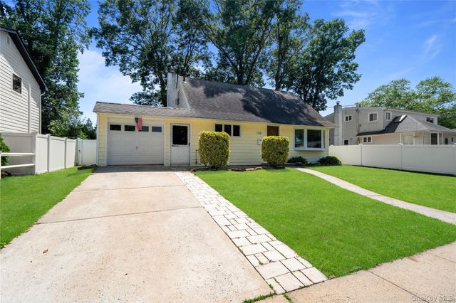 116 Spruce Street, Massapequa Park, NY 11762