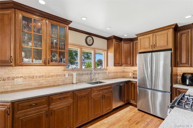 116 Spruce Street, Massapequa Park, NY 11762