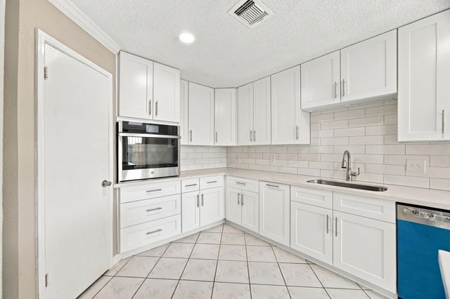 11307 Oakcenter Drive, Houston, TX 77072
