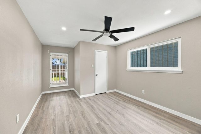 11307 Oakcenter Drive, Houston, TX 77072