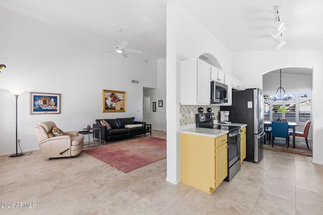 14643 W WHISPERING WIND Trail, Surprise, AZ 85374