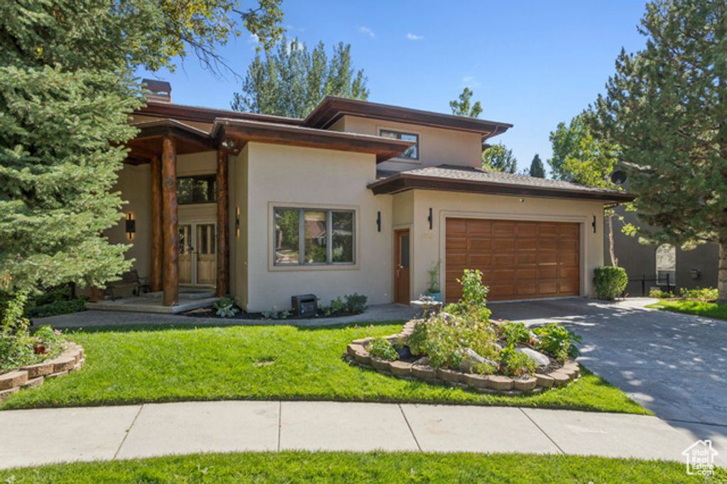 Image 2 of property listing at 2614 E TUXEDO CIR, Cottonwood Heights, UT 84093