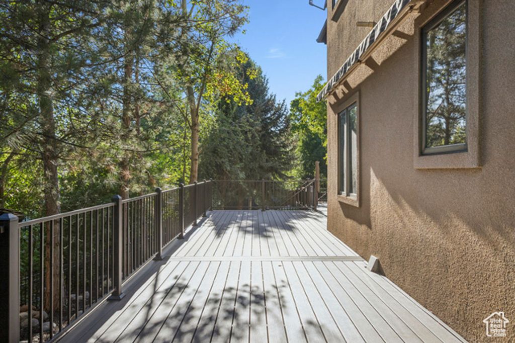 Image 11 of property listing at 2614 E TUXEDO CIR, Cottonwood Heights, UT 84093