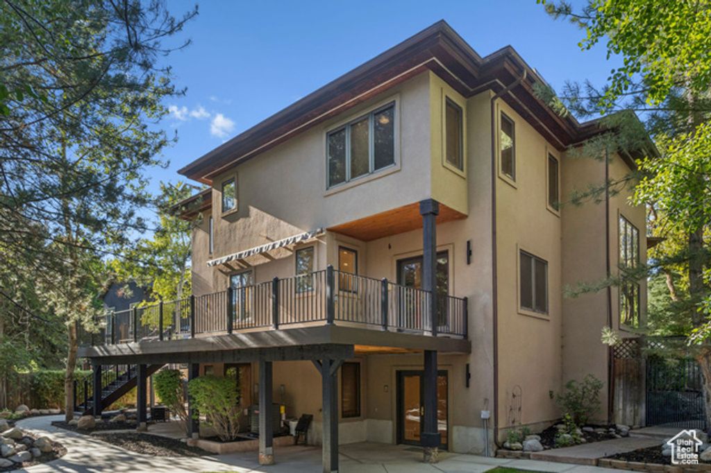 Image 12 of property listing at 2614 E TUXEDO CIR, Cottonwood Heights, UT 84093