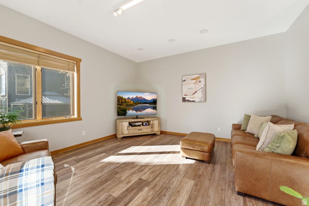 Image 20 of property listing at 2614 E TUXEDO CIR, Cottonwood Heights, UT 84093