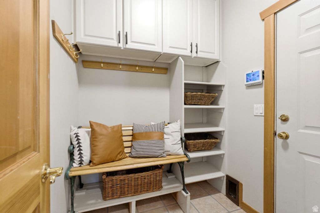 Image 24 of property listing at 2614 E TUXEDO CIR, Cottonwood Heights, UT 84093