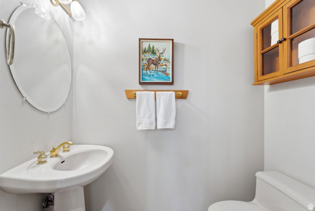 Image 25 of property listing at 2614 E TUXEDO CIR, Cottonwood Heights, UT 84093