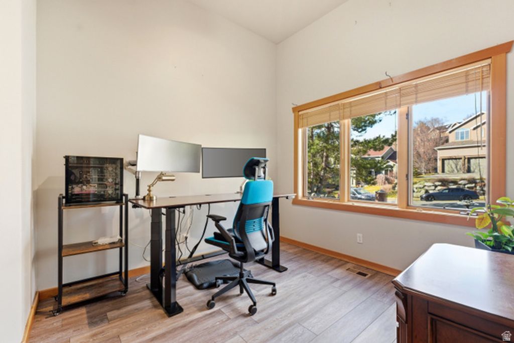 Image 26 of property listing at 2614 E TUXEDO CIR, Cottonwood Heights, UT 84093