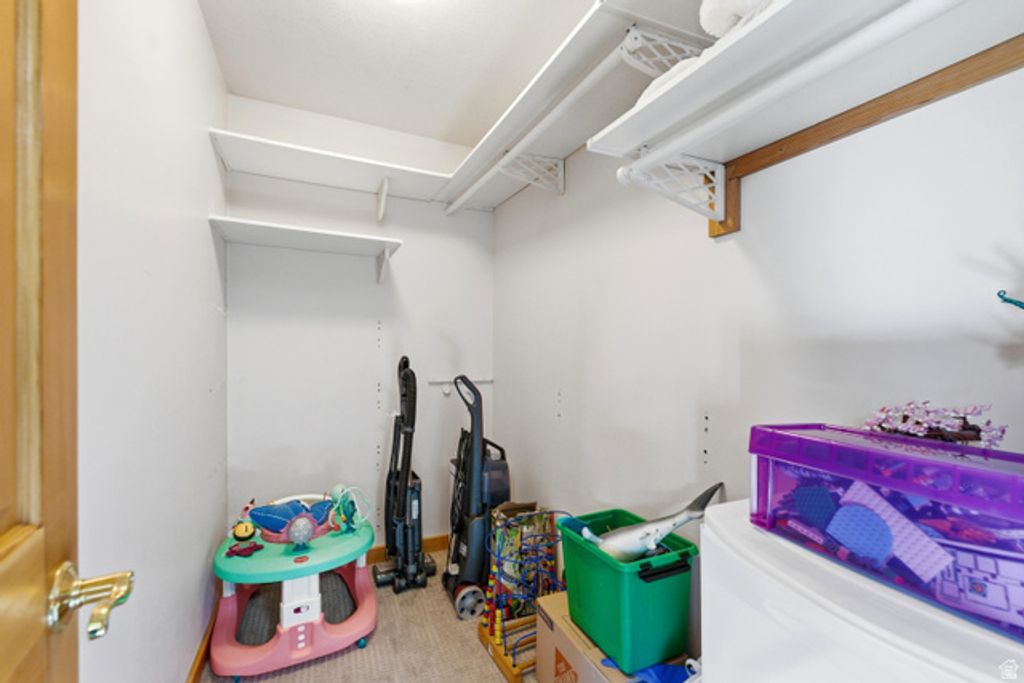 Image 36 of property listing at 2614 E TUXEDO CIR, Cottonwood Heights, UT 84093