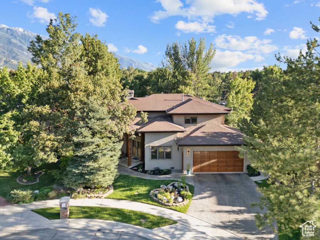 Image 5 of property listing at 2614 E TUXEDO CIR, Cottonwood Heights, UT 84093