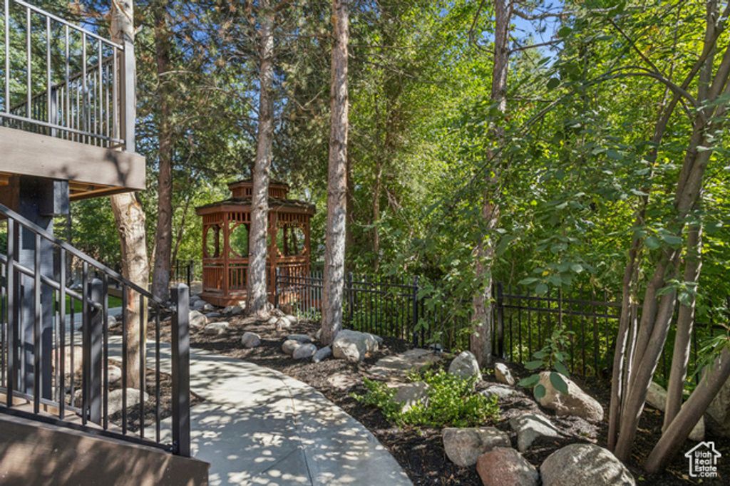 Image 73 of property listing at 2614 E TUXEDO CIR, Cottonwood Heights, UT 84093