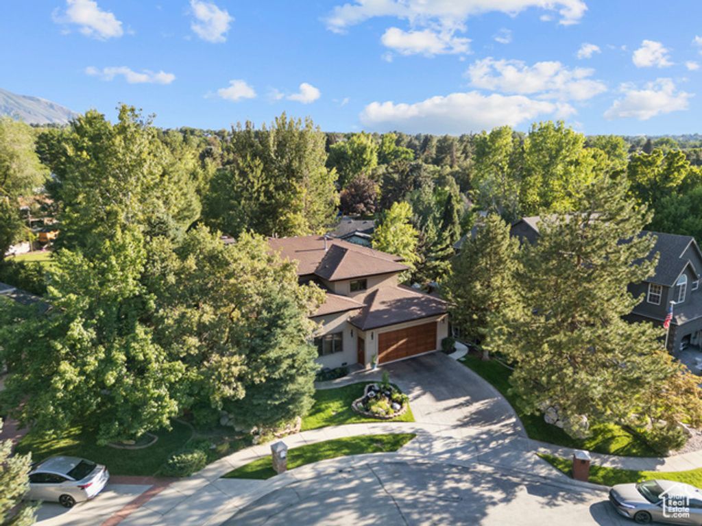 Image 75 of property listing at 2614 E TUXEDO CIR, Cottonwood Heights, UT 84093