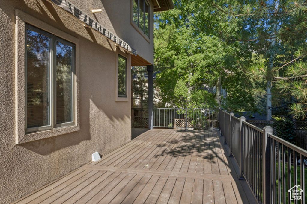 Image 9 of property listing at 2614 E TUXEDO CIR, Cottonwood Heights, UT 84093