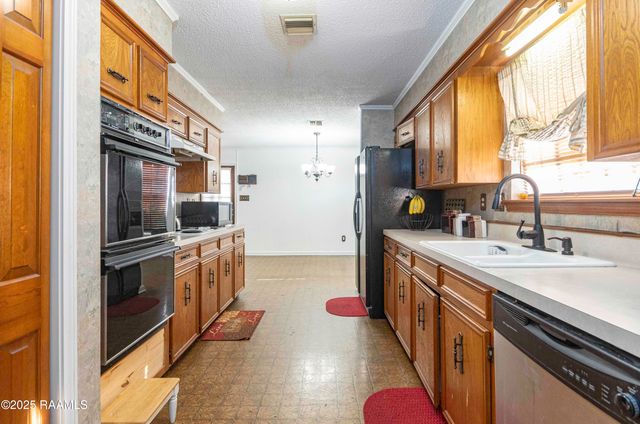 1000 Robert Lee Circle, Lafayette, LA 70506