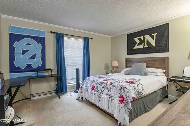 1000 Robert Lee Circle, Lafayette, LA 70506