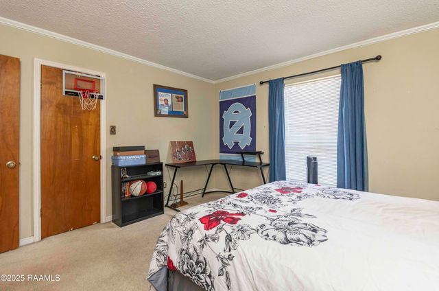 1000 Robert Lee Circle, Lafayette, LA 70506