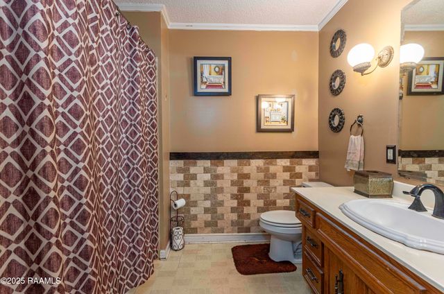 1000 Robert Lee Circle, Lafayette, LA 70506