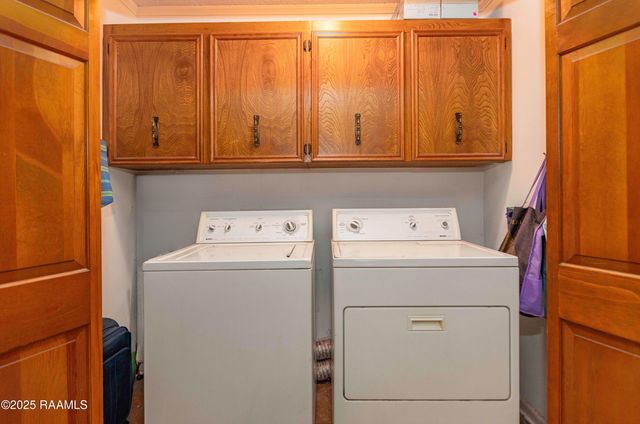 1000 Robert Lee Circle, Lafayette, LA 70506