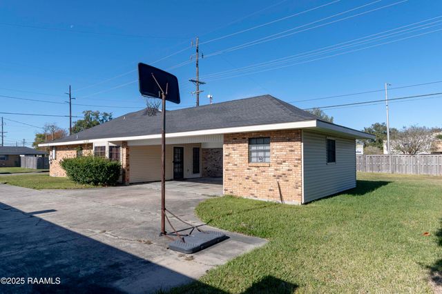 1000 Robert Lee Circle, Lafayette, LA 70506