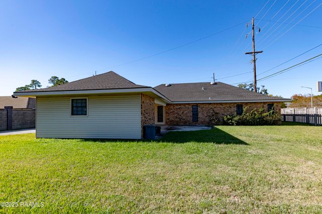 1000 Robert Lee Circle, Lafayette, LA 70506