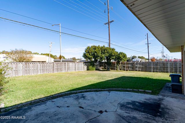 1000 Robert Lee Circle, Lafayette, LA 70506