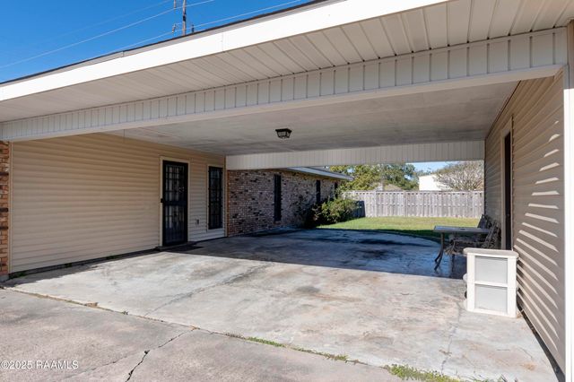 1000 Robert Lee Circle, Lafayette, LA 70506