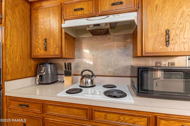 1000 Robert Lee Circle, Lafayette, LA 70506