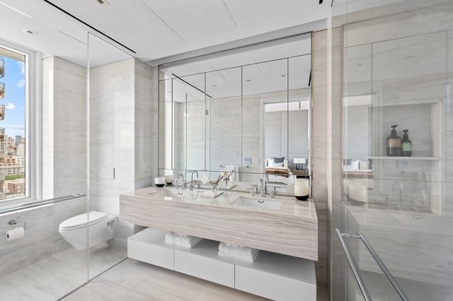200 E 59th St Apt 14A, New York City, NY 10022