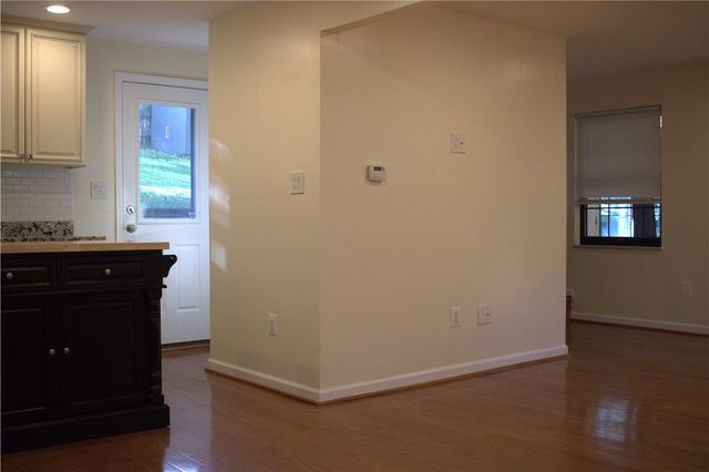 230 Broadway Dr, Pleasant Hills, PA 15236