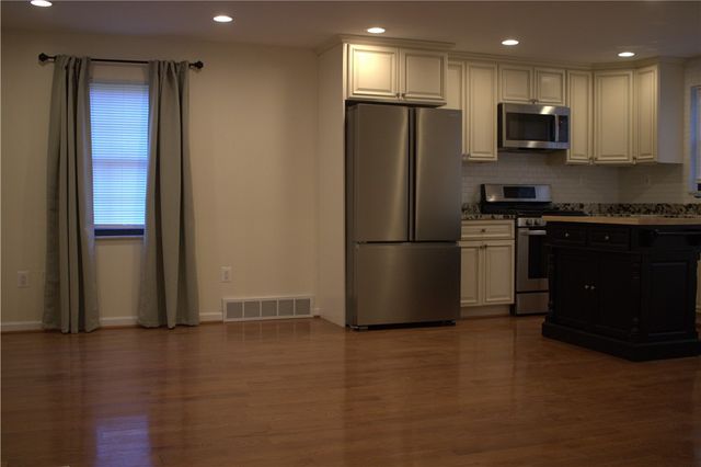 230 Broadway Dr, Pleasant Hills, PA 15236