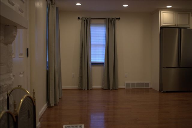 230 Broadway Dr, Pleasant Hills, PA 15236