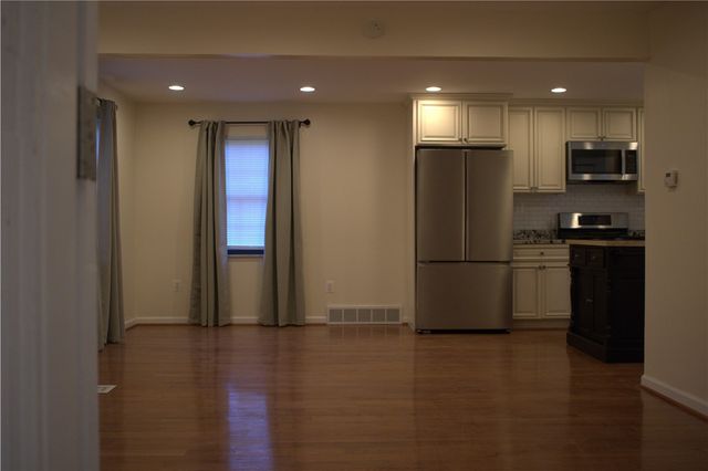230 Broadway Dr, Pleasant Hills, PA 15236