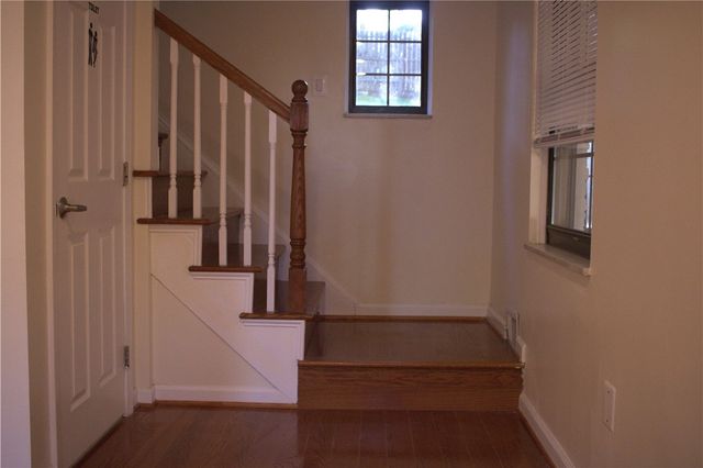 230 Broadway Dr, Pleasant Hills, PA 15236