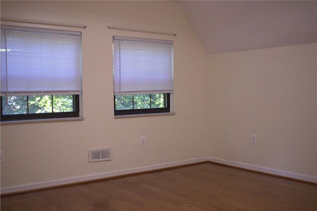 230 Broadway Dr, Pleasant Hills, PA 15236