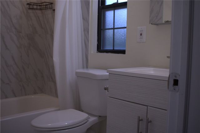 230 Broadway Dr, Pleasant Hills, PA 15236