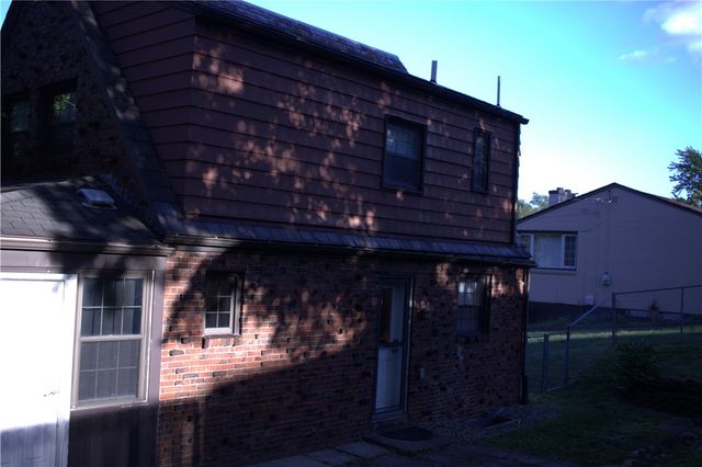 230 Broadway Dr, Pleasant Hills, PA 15236