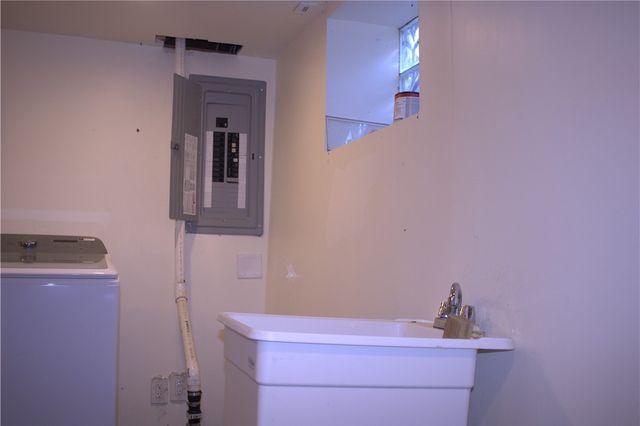 230 Broadway Dr, Pleasant Hills, PA 15236