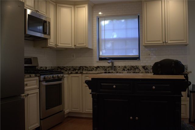 230 Broadway Dr, Pleasant Hills, PA 15236