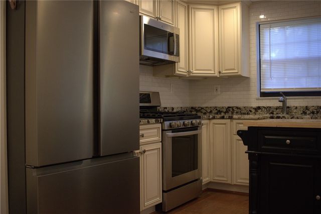 230 Broadway Dr, Pleasant Hills, PA 15236