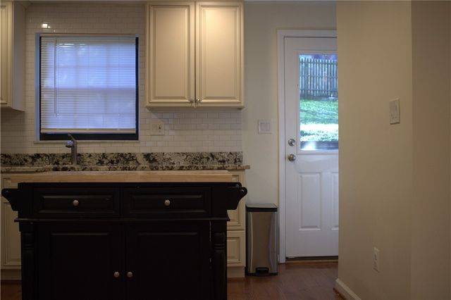 230 Broadway Dr, Pleasant Hills, PA 15236