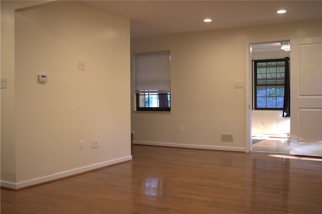 230 Broadway Dr, Pleasant Hills, PA 15236