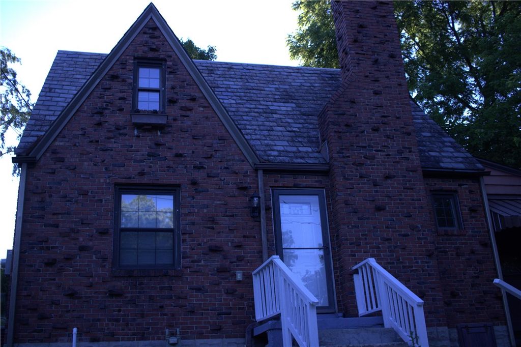 230 Broadway Dr, Pleasant Hills, PA 15236