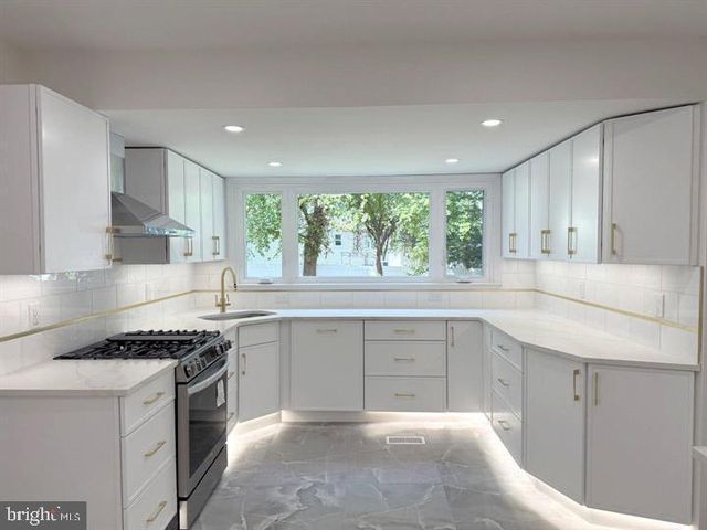 355 CHERRY HILL BLVD, Cherry Hill, NJ 08002
