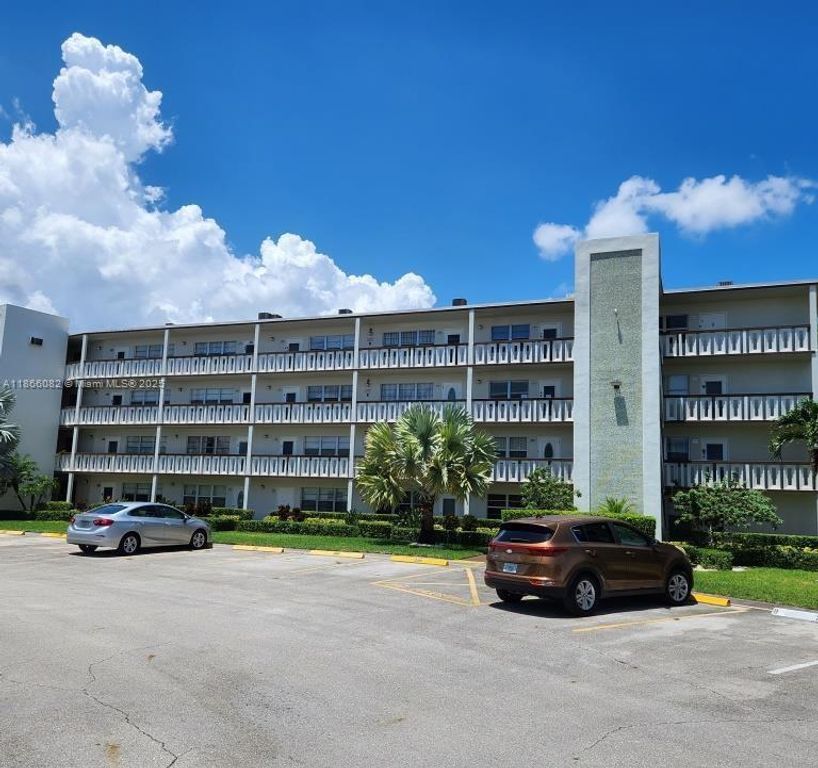 339 Southampton B 339, West Palm Beach, FL 33417