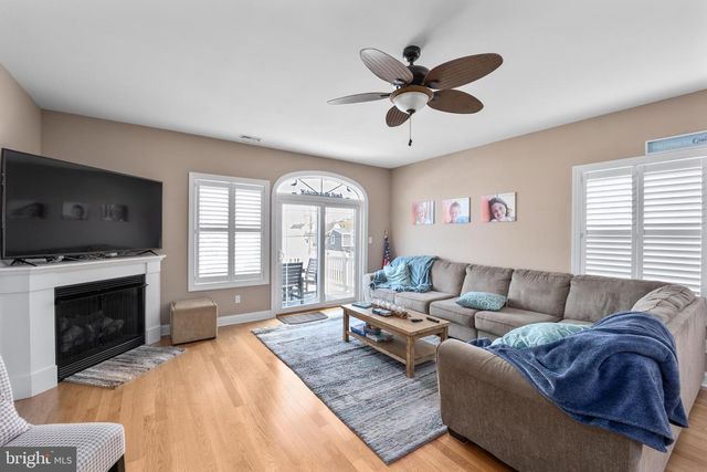 230 E 14TH AVE, Wildwood, NJ 08260